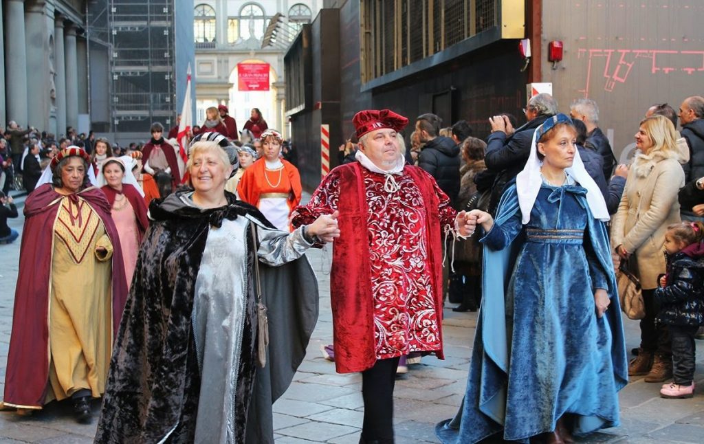 Desfile dos Reis Magos na Itália na Festa della Befan