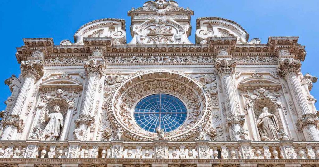 Fachada Basílica Santa Croce em Lecce Italia