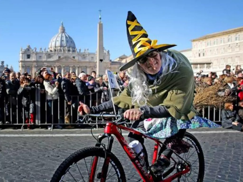 Representação da Bruxa no Vaticano na Itália na Festa della Befana