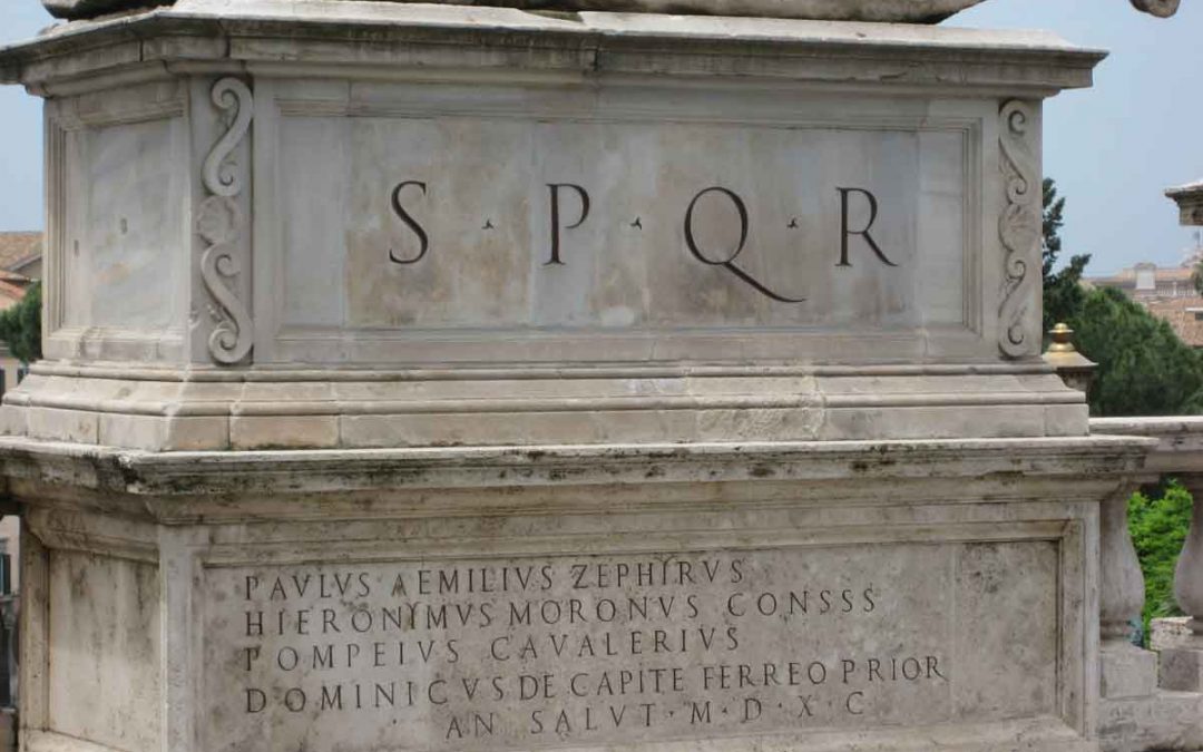 O significado da sigla SPQR: de monumentos à camisa de futebol