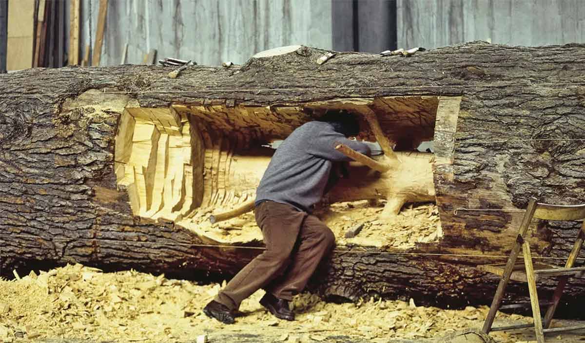 Giuseppe Penone trabalhando
