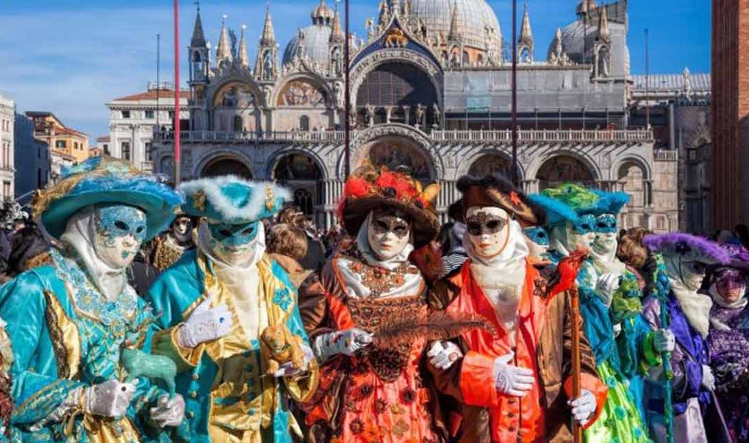 Carnaval de Veneza: encanto histórico das máscaras e das águas
