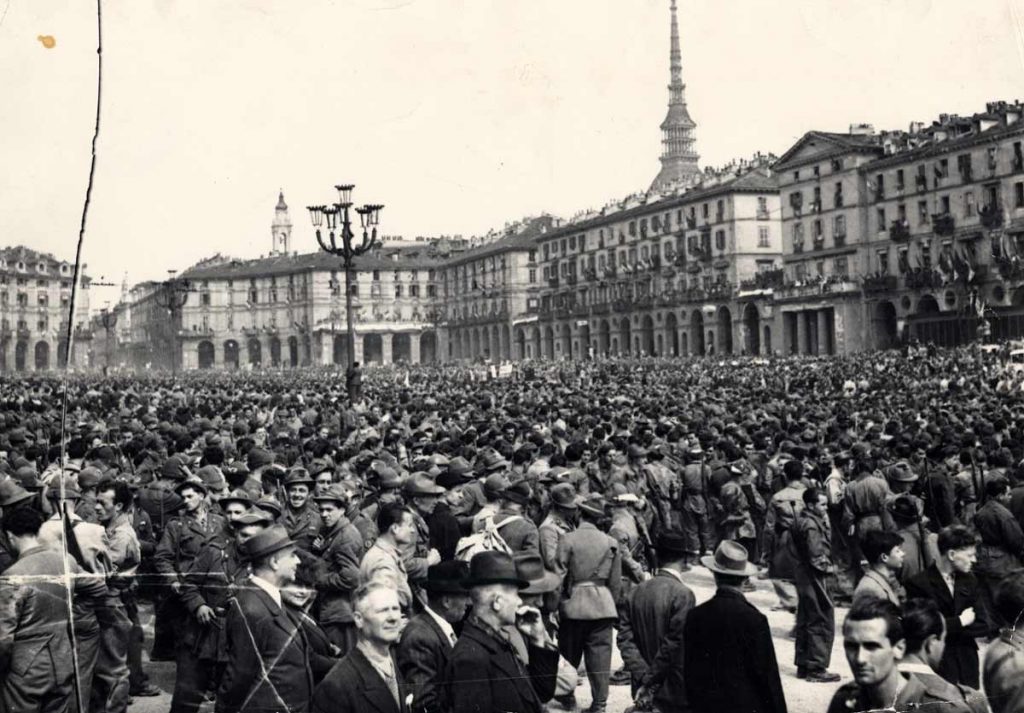 Desfile em Turim 1945