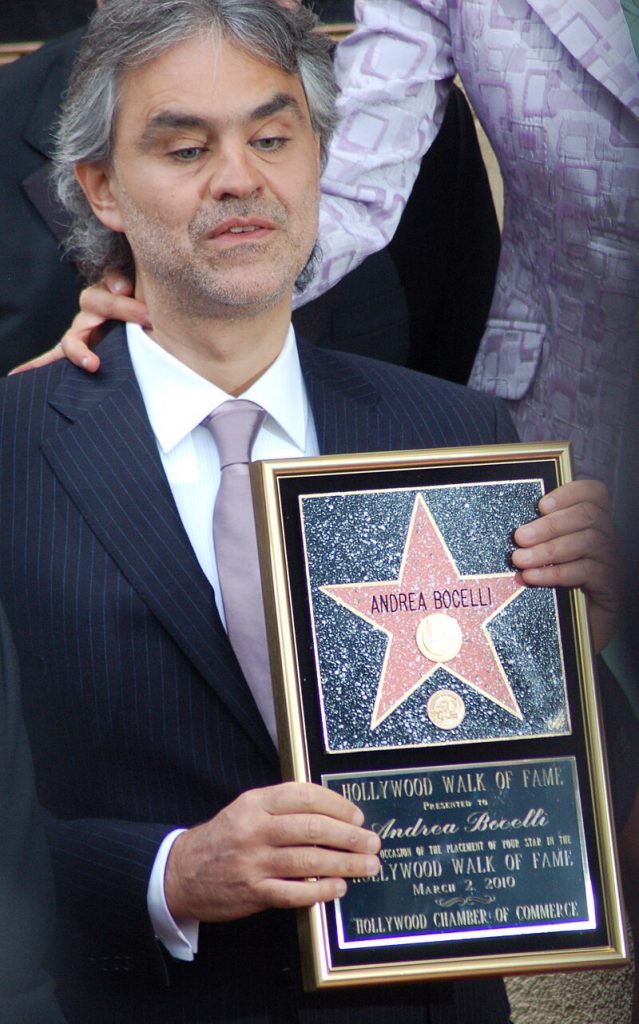 Andrea Bocelli na inauguração de sua estrela na Calçada da Fama em 2010