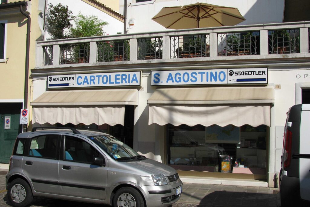 Lojas na Itália - cartoleria